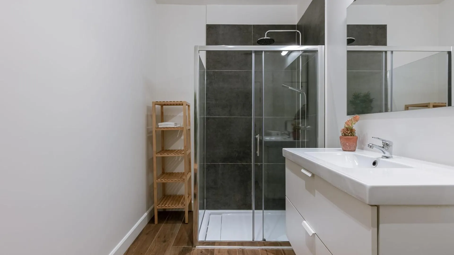 Huswell - Pleasant Apartment On Top Location In Ghent
